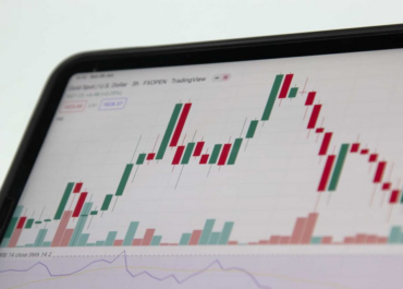 "MetaTrader 4: A Versatile Solution for Forex and CFD Traders"
