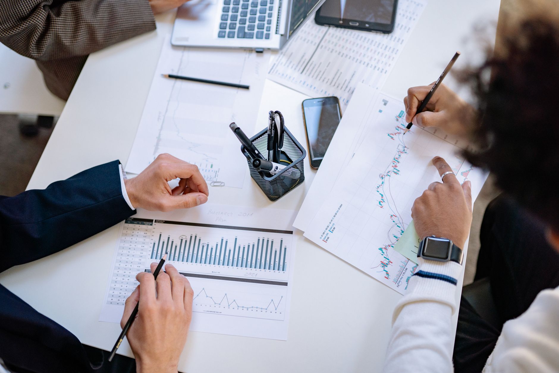 Business team analyzing financial charts and graphs during a collaborative meeting. — Leading Agencies Choose Agency Elevatio